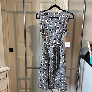 Anne Klein ladies dress, super fun “bubbly” pattern.